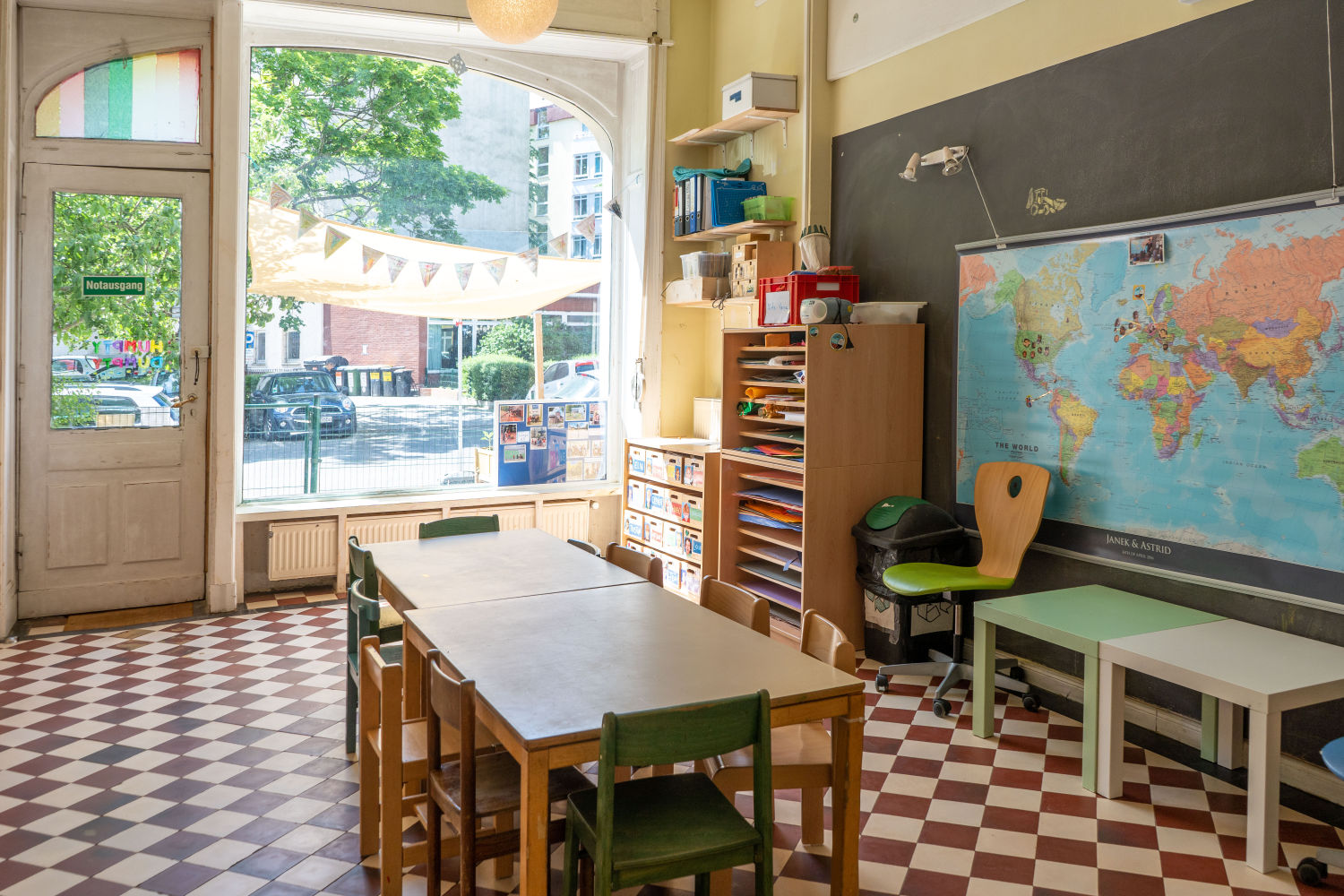 bilinguale-kita-berlin-schoeneberg-humpty-dumpty_tables